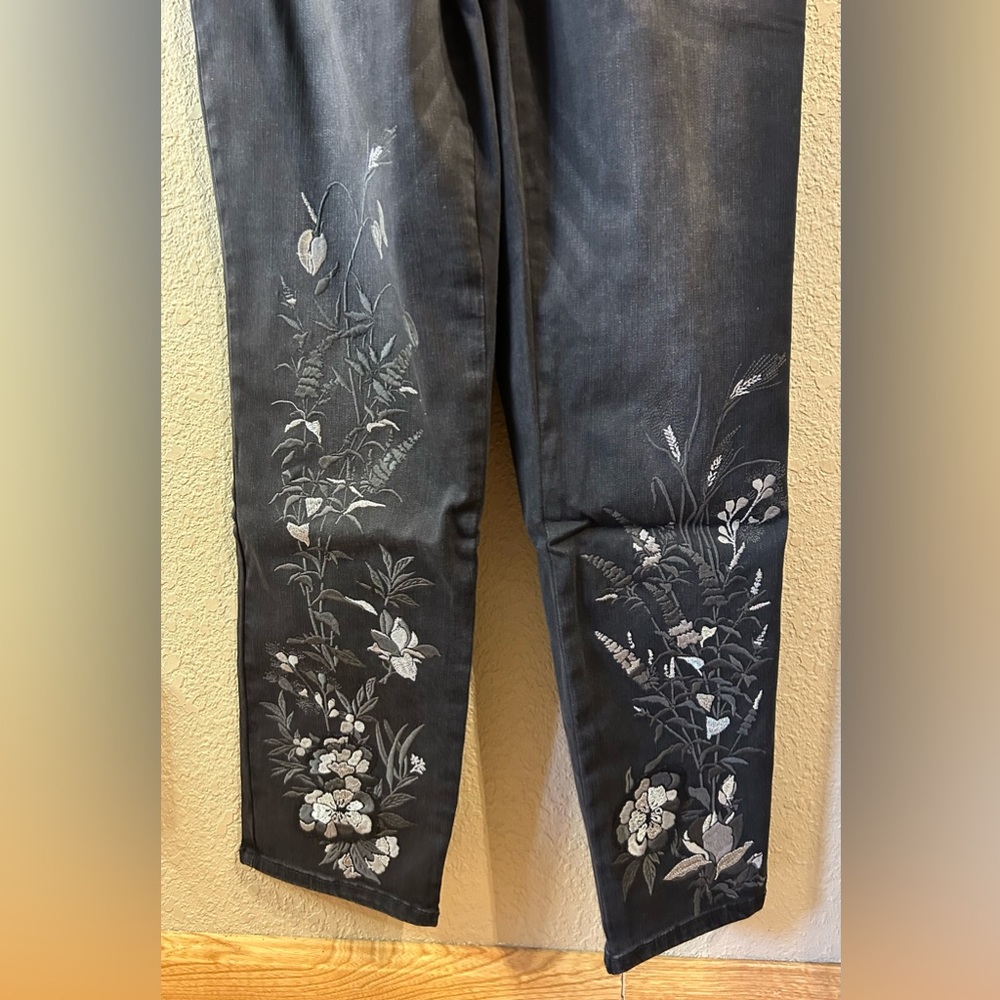 Chico’s So Slimming Girlfriend Slim Leg Size 2/ Size 12
